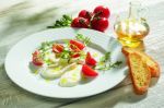 Insalata Caprese mit Rucola und Raps-Kernl - fr 4 Personen