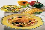 Maccaroni Toscana mit Tomaten-Basilikum-Sauce - fr 4 Personen
