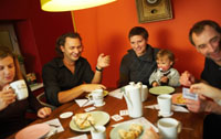 Plaudern und Gutes Tun - Coffee to help: eine Aktion der Caritas