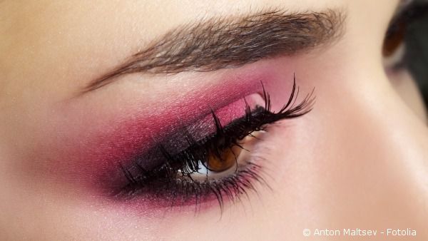der perfekte Augenaufschlag mit dichten Wimpern