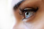 Mde Augen wieder munter machen